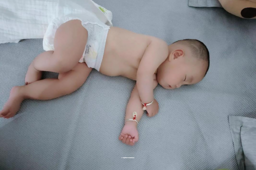 昌都三个月宝宝抬头不稳